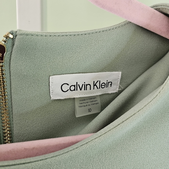 Calvin Klein Crew Neck Short Tulip Sleeve Solid Sheath Stretch Dress Sage Green - Picture 4 of 12